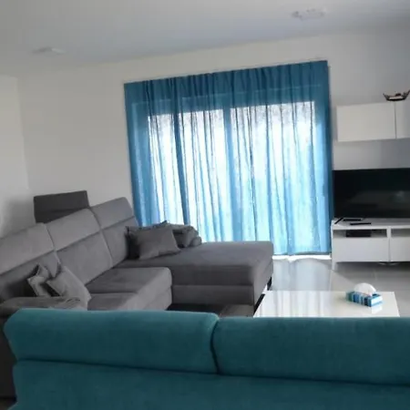 Neue Moderne Mit Privatem Pool By Interhome Casa vacanze Famalicão